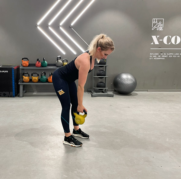 Stående rodd med kettlebell